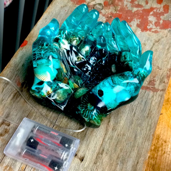 Handmade ocean floor hands light - Picture 4 of 6